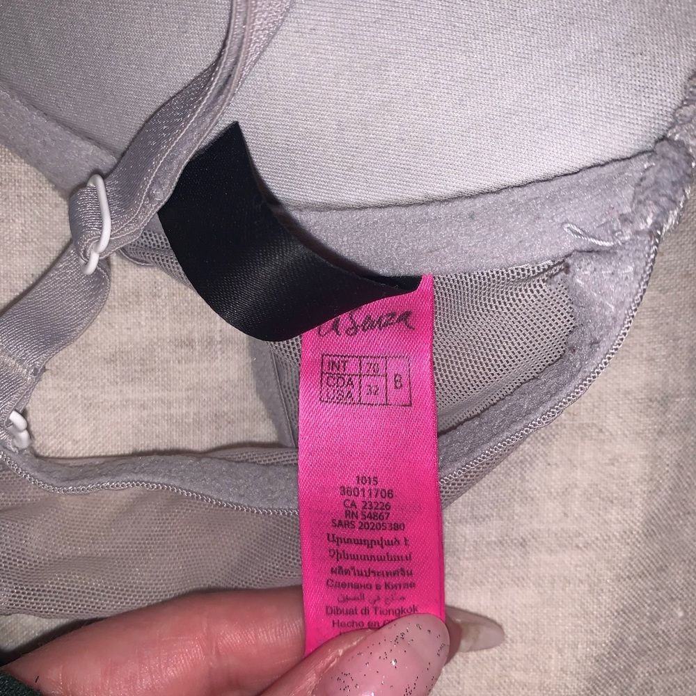 Bras - Picture 4 of 9